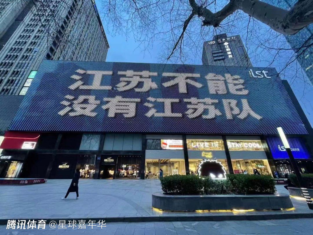 总监制黄建新在采访中坦言：;这一次的难度已经超出我的经验范畴